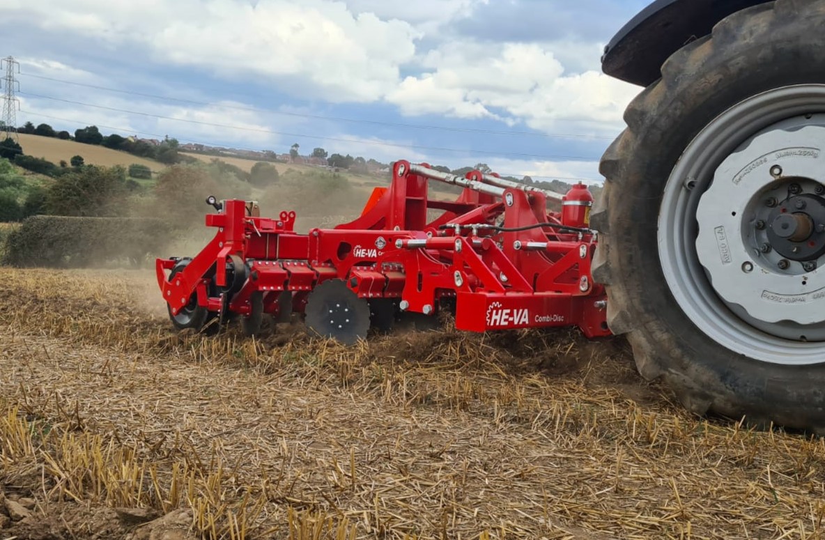 3m HE-VA Combi-Disc working on land